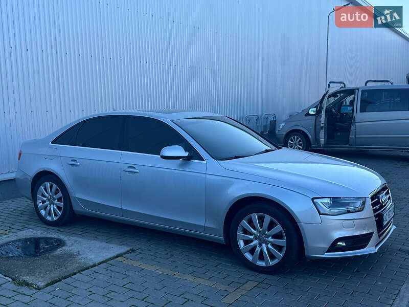 Седан Audi A4 2012 в Виноградові