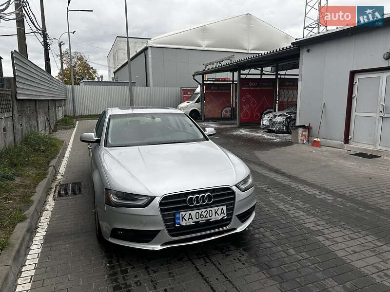 Седан Audi A4 2012 в Києві