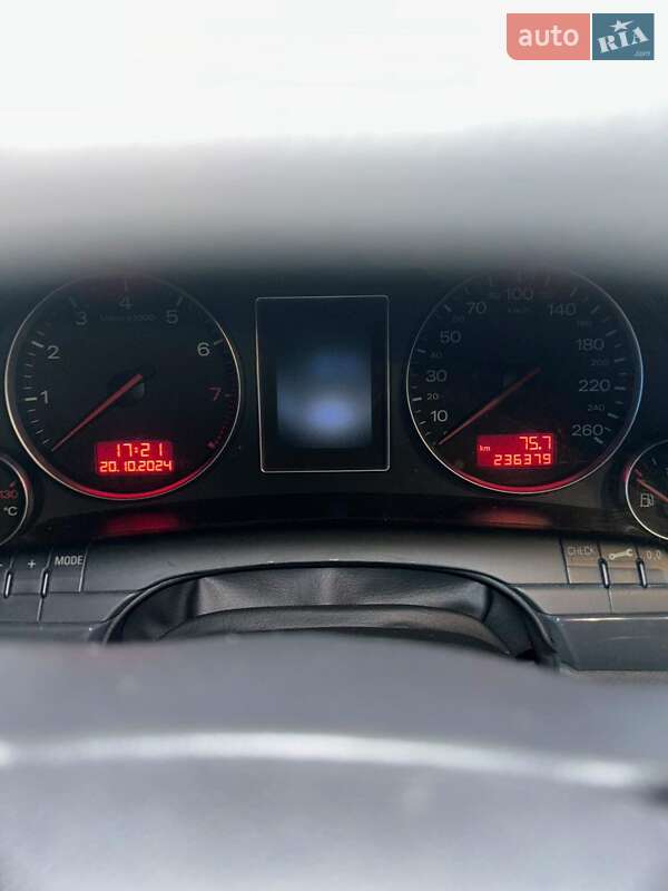 Седан Audi A4 2003 в Виноградовке