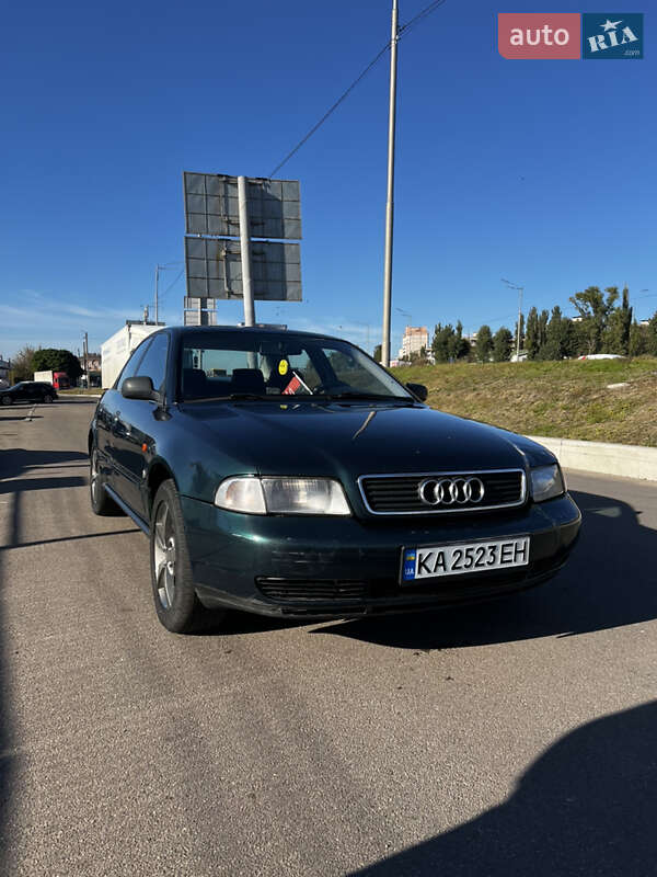 Седан Audi A4 1995 в Києві