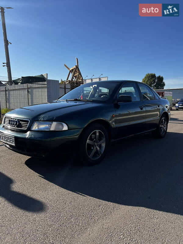 Седан Audi A4 1995 в Києві