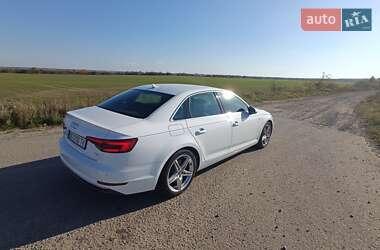 Седан Audi A4 2015 в Львові