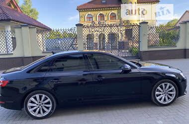 Седан Audi A4 2017 в Золочеві