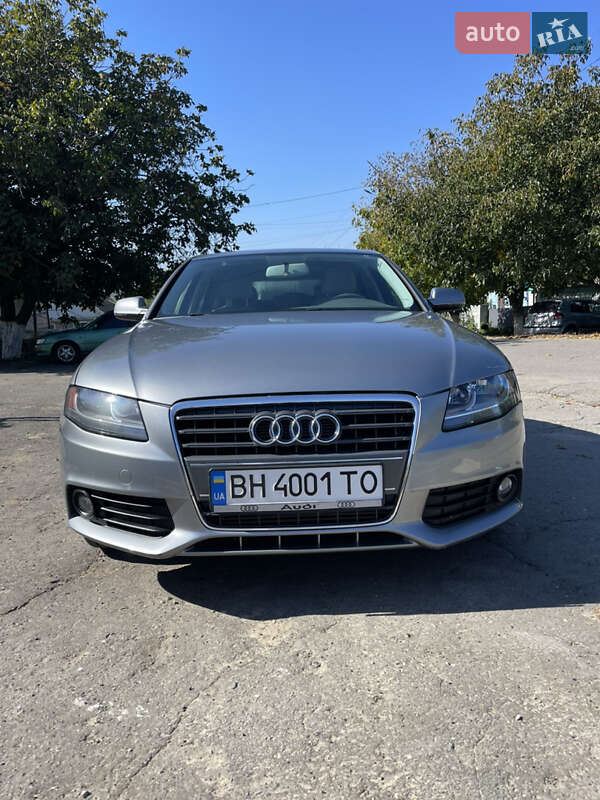 Седан Audi A4 2011 в Великій Михайлівці