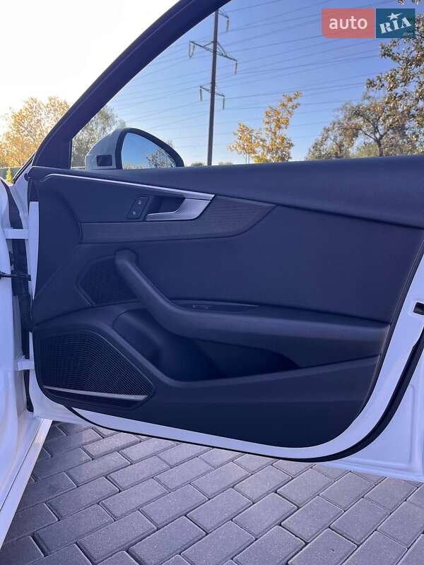 Седан Audi A4 2017 в Львове