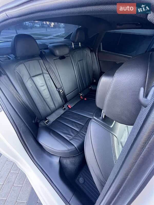 Седан Audi A4 2017 в Львове