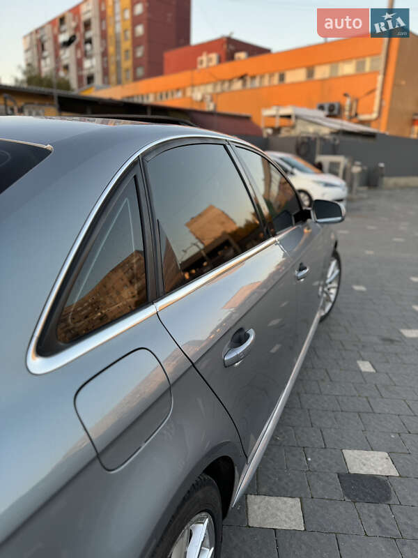 Седан Audi A4 2015 в Ужгороде