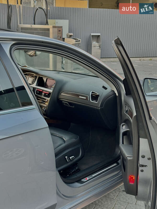 Седан Audi A4 2015 в Ужгороде