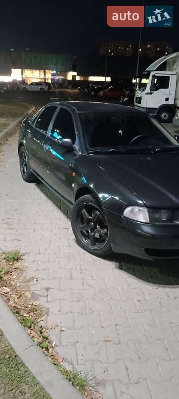 Седан Audi A4 1995 в Киеве
