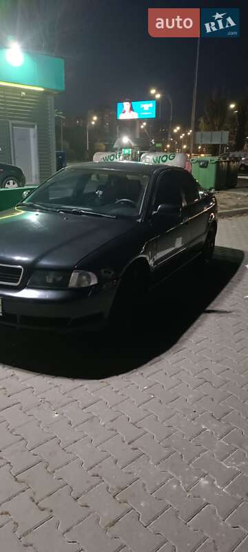 Седан Audi A4 1995 в Киеве