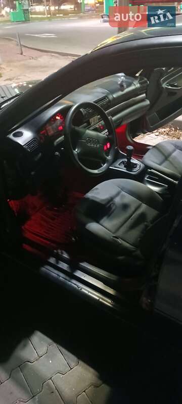 Седан Audi A4 1995 в Киеве