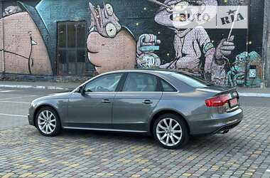 Седан Audi A4 2014 в Луцке