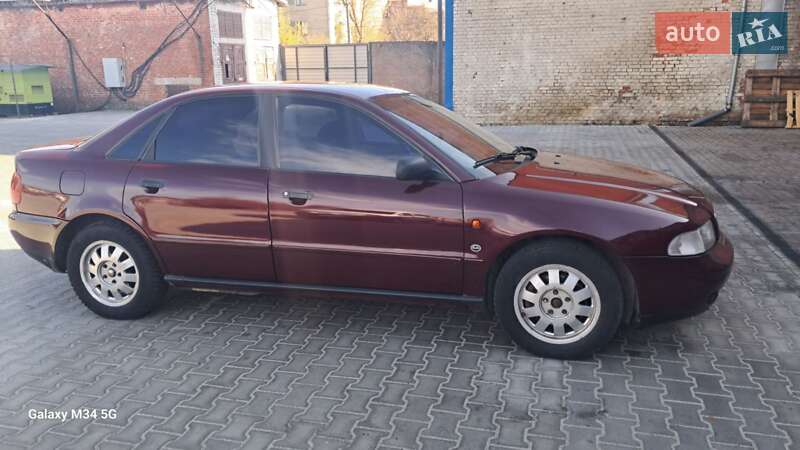 Седан Audi A4 1995 в Ивано-Франковске