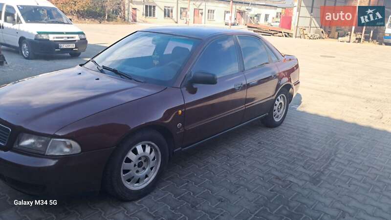 Седан Audi A4 1995 в Ивано-Франковске
