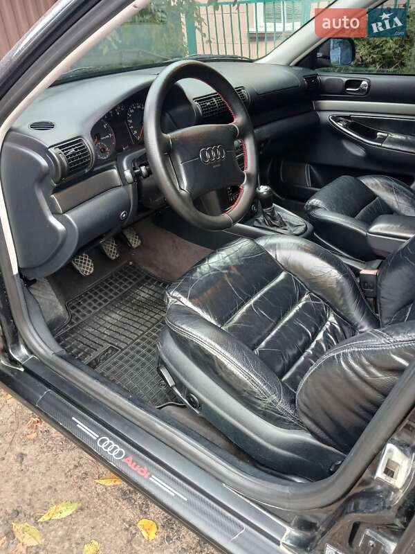 Седан Audi A4 1997 в Гайсине