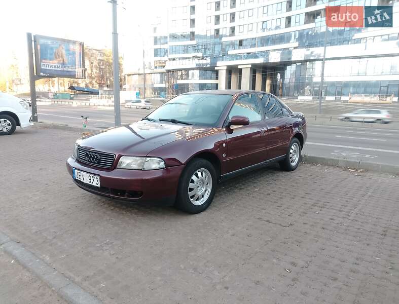 Седан Audi A4 1997 в Києві