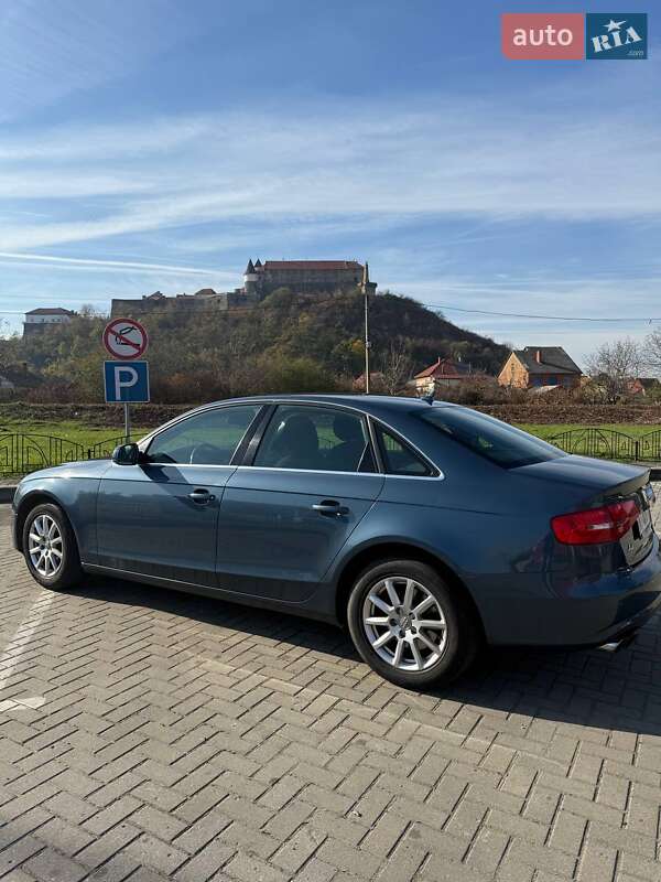 Седан Audi A4 2015 в Мукачево