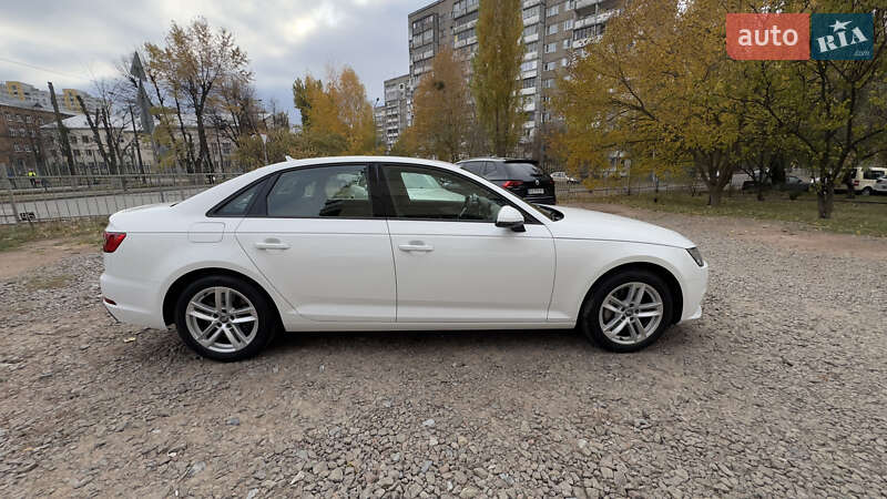 Седан Audi A4 2017 в Киеве