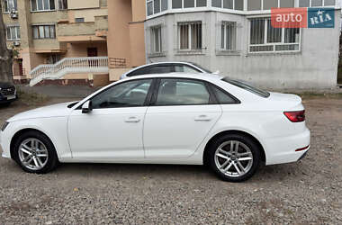 Седан Audi A4 2017 в Киеве