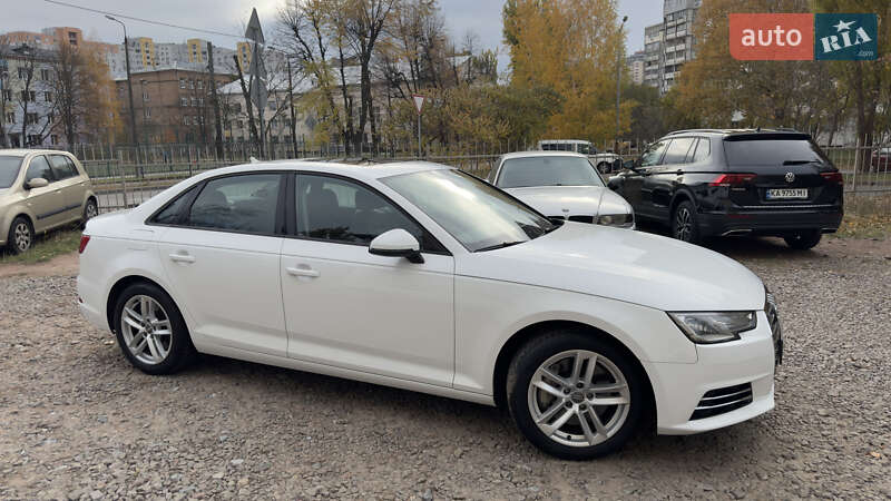 Седан Audi A4 2017 в Киеве