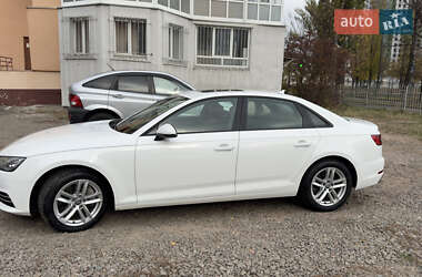 Седан Audi A4 2017 в Киеве