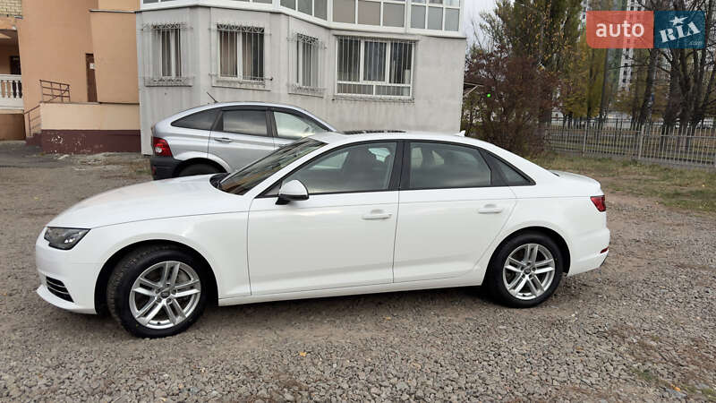 Седан Audi A4 2017 в Киеве