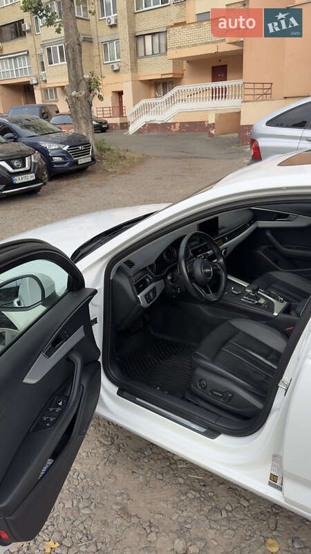 Седан Audi A4 2017 в Киеве