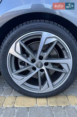Седан Audi A4 2020 в 