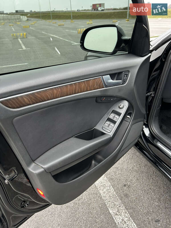 Седан Audi A4 2013 в Львове