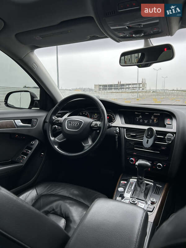 Седан Audi A4 2013 в Львове