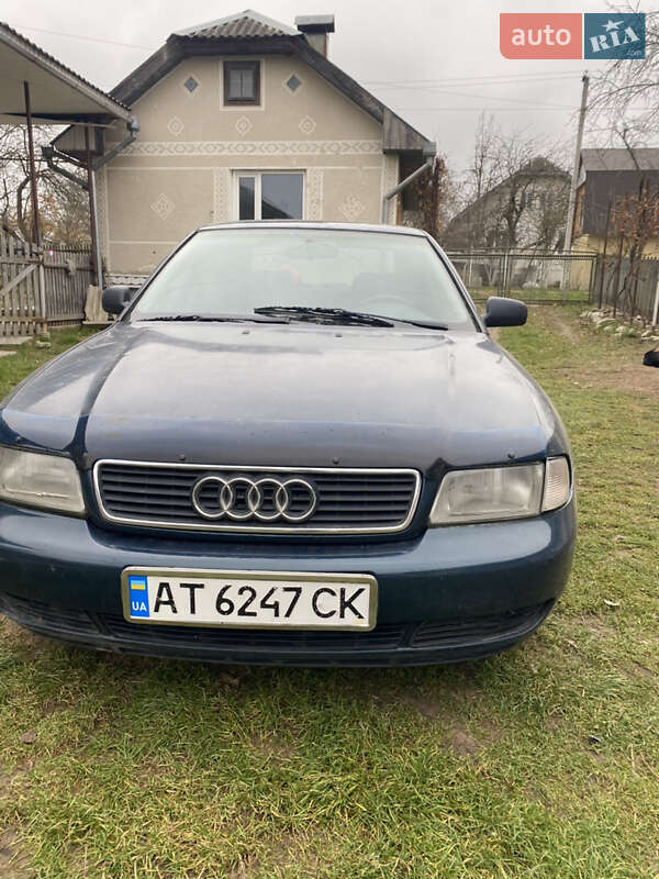 Седан Audi A4 1995 в Отынии