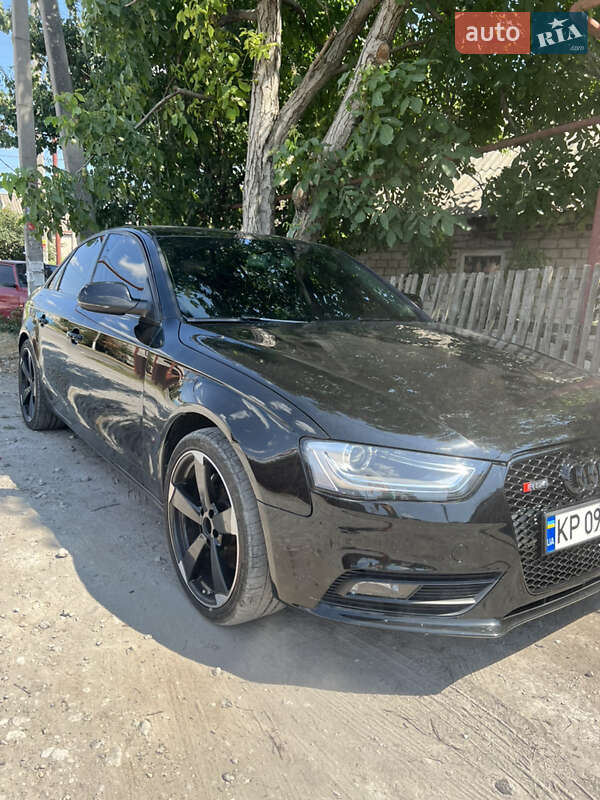 Седан Audi A4 2013 в Запоріжжі