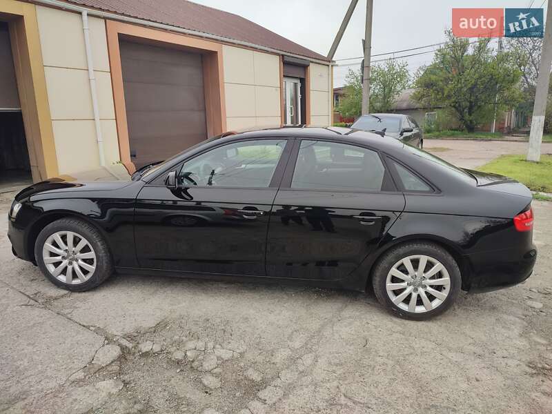 Седан Audi A4 2013 в Кропивницком