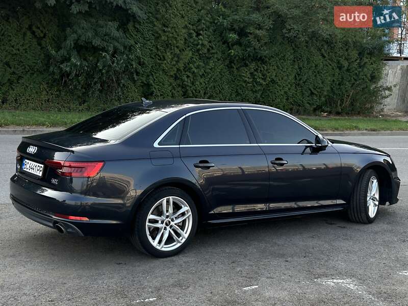Седан Audi A4 2016 в Львове