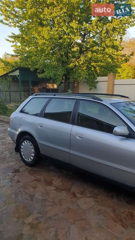 Универсал Audi A4 1997 в Золочеве