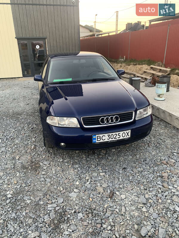 Седан Audi A4 1999 в Славском