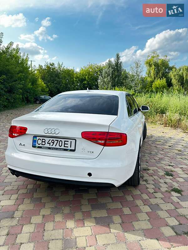 Седан Audi A4 2012 в Прилуках
