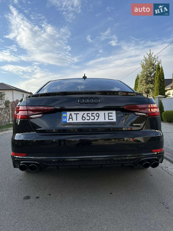 Седан Audi A4 2018 в Ивано-Франковске