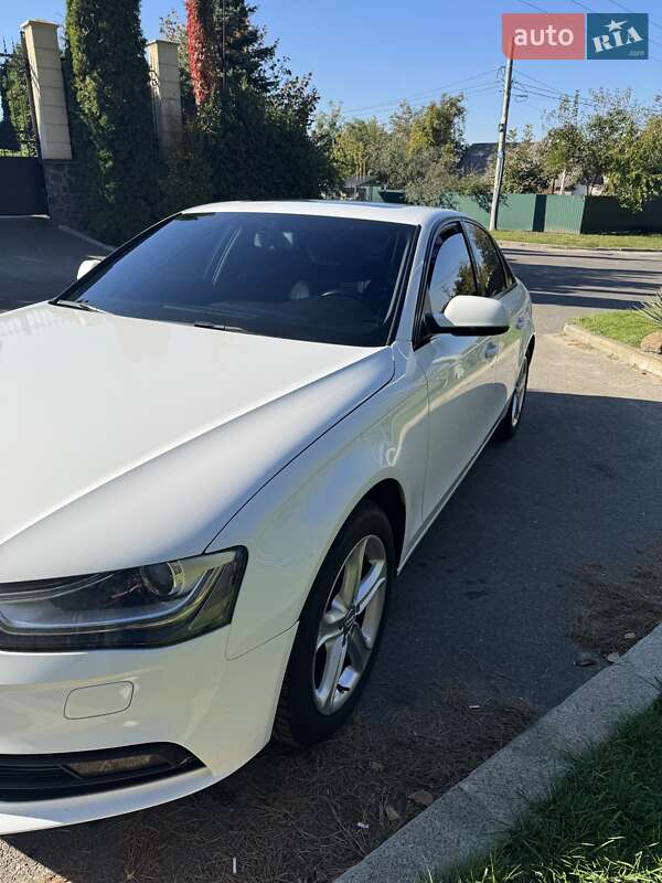 Седан Audi A4 2014 в 