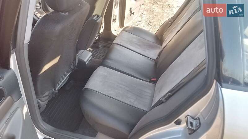 Седан Audi A4 2000 в Кривом Роге