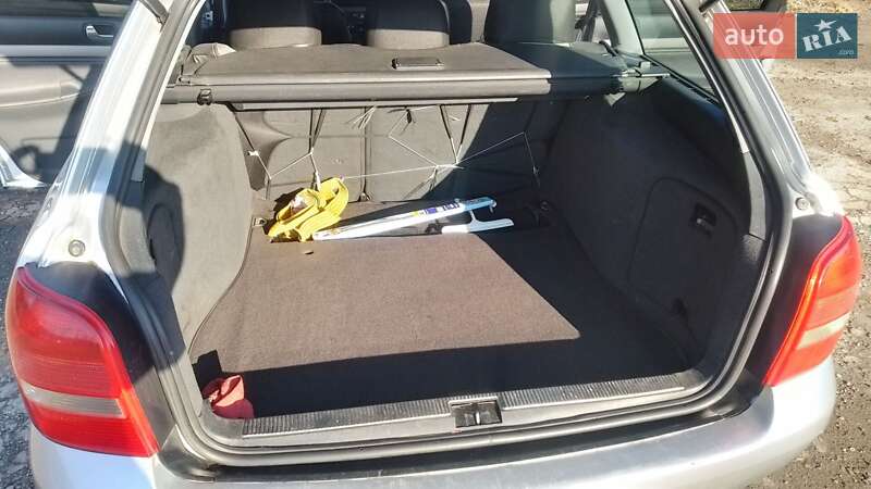 Седан Audi A4 2000 в Кривом Роге