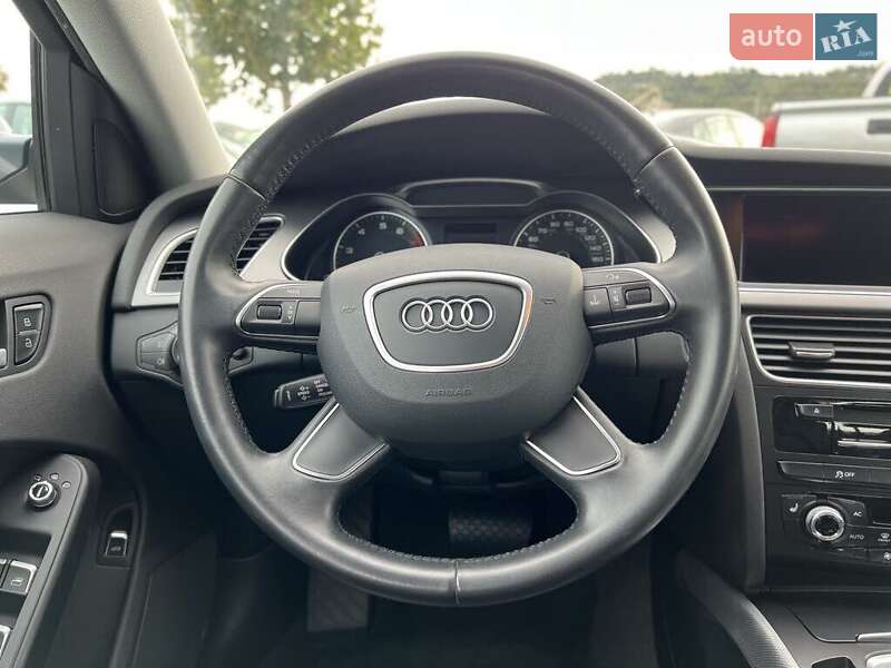 Седан Audi A4 2014 в Львове