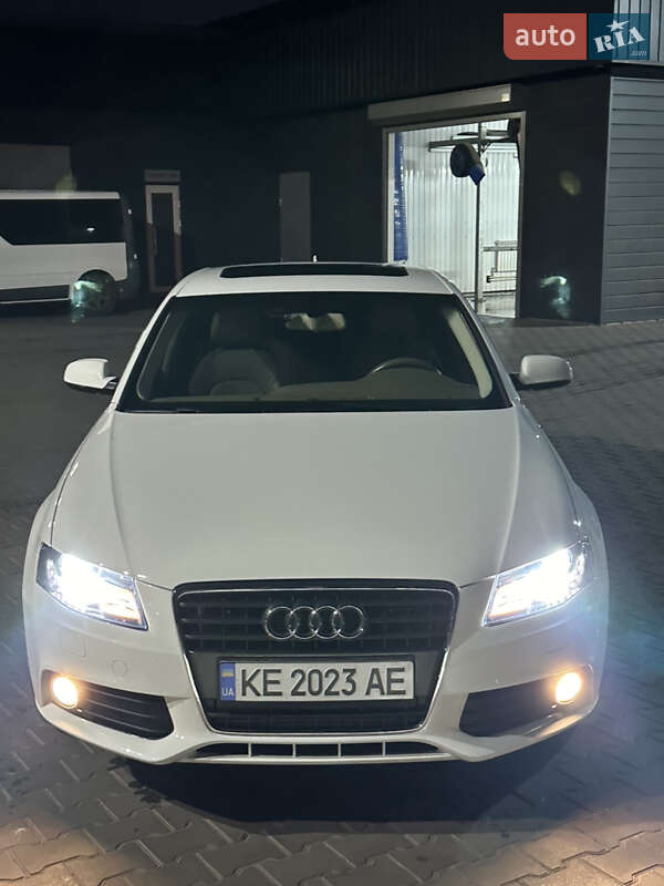Седан Audi A4 2011 в Кривом Роге