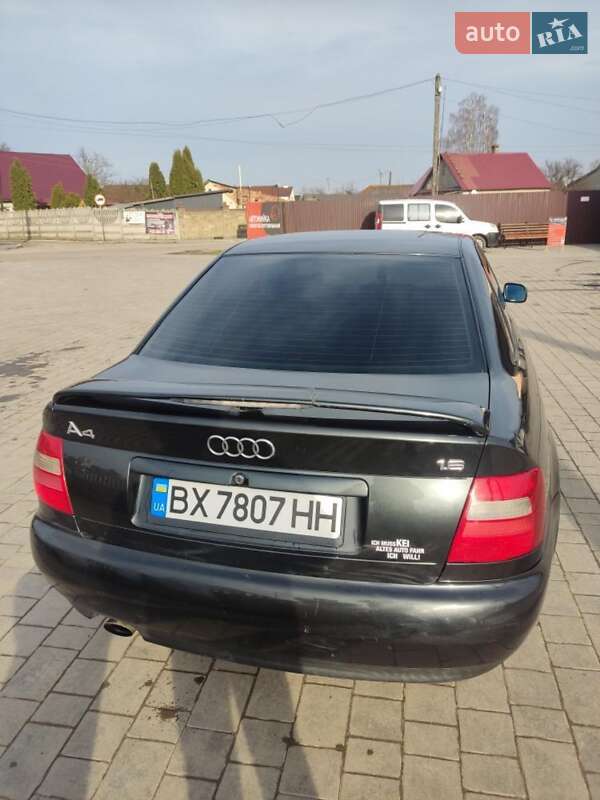 Седан Audi A4 1996 в Остроге
