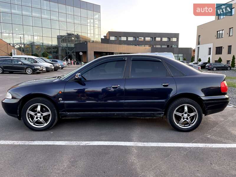 Седан Audi A4 1998 в Мукачевому