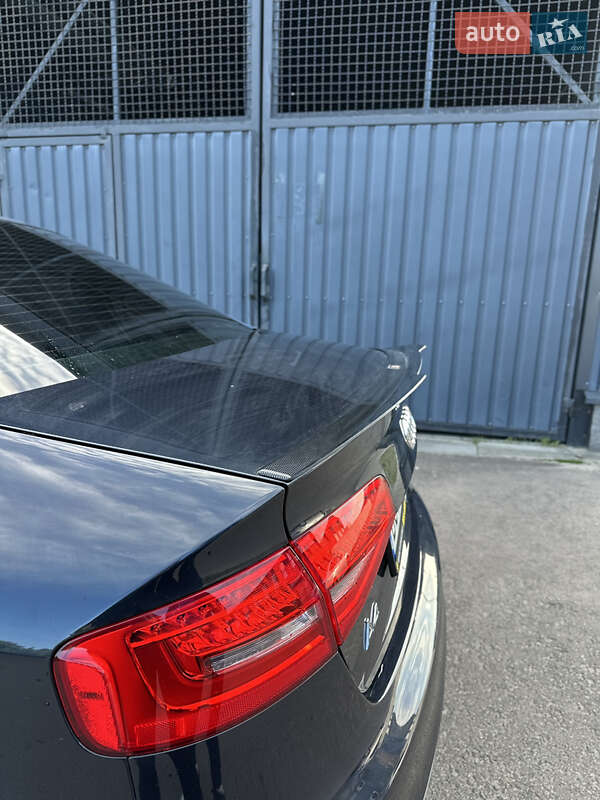 Седан Audi A4 2014 в Львові