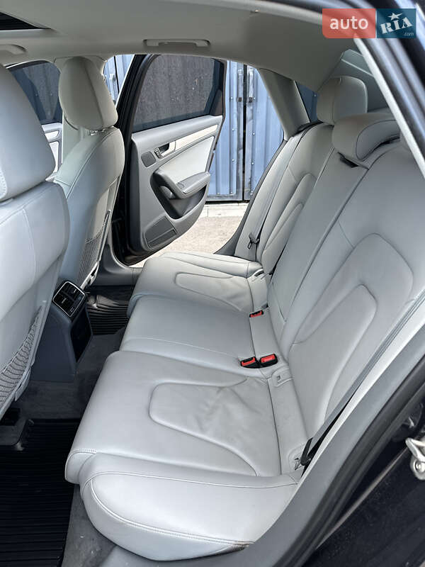 Седан Audi A4 2014 в Львові