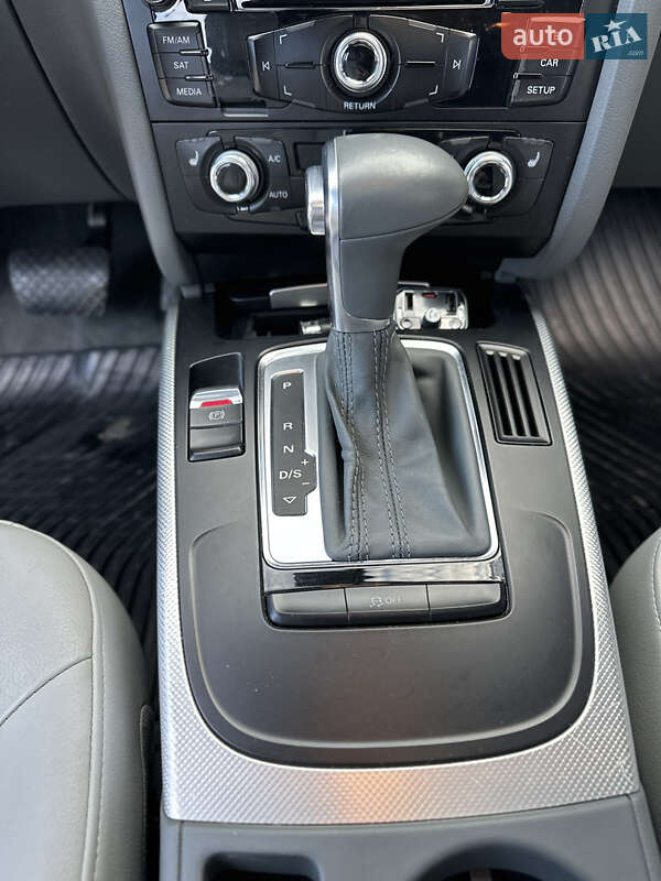 Седан Audi A4 2014 в Львові