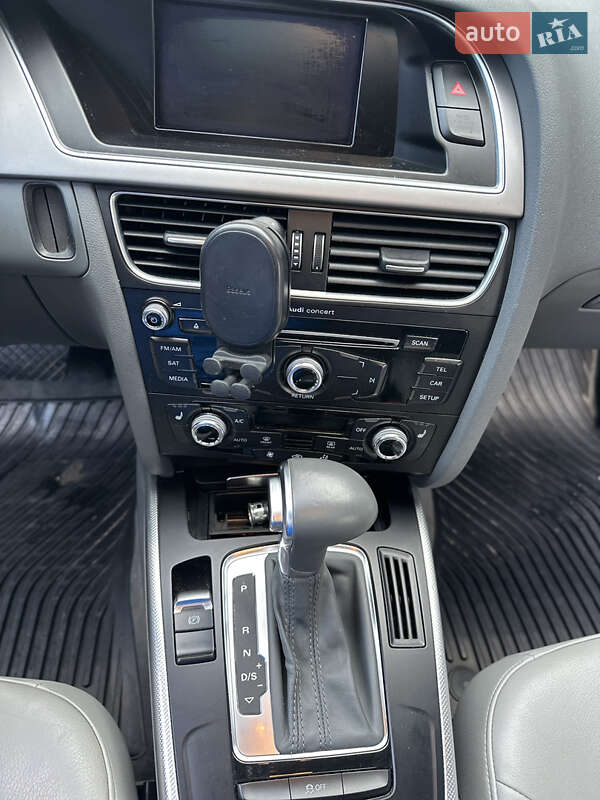 Седан Audi A4 2014 в Львові