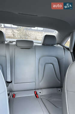 Седан Audi A4 2014 в Львові